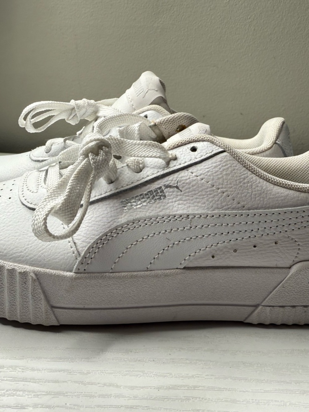 Puma Carina Platform Womens Size 6 White Walking Leather Walking Shoes Sneakers